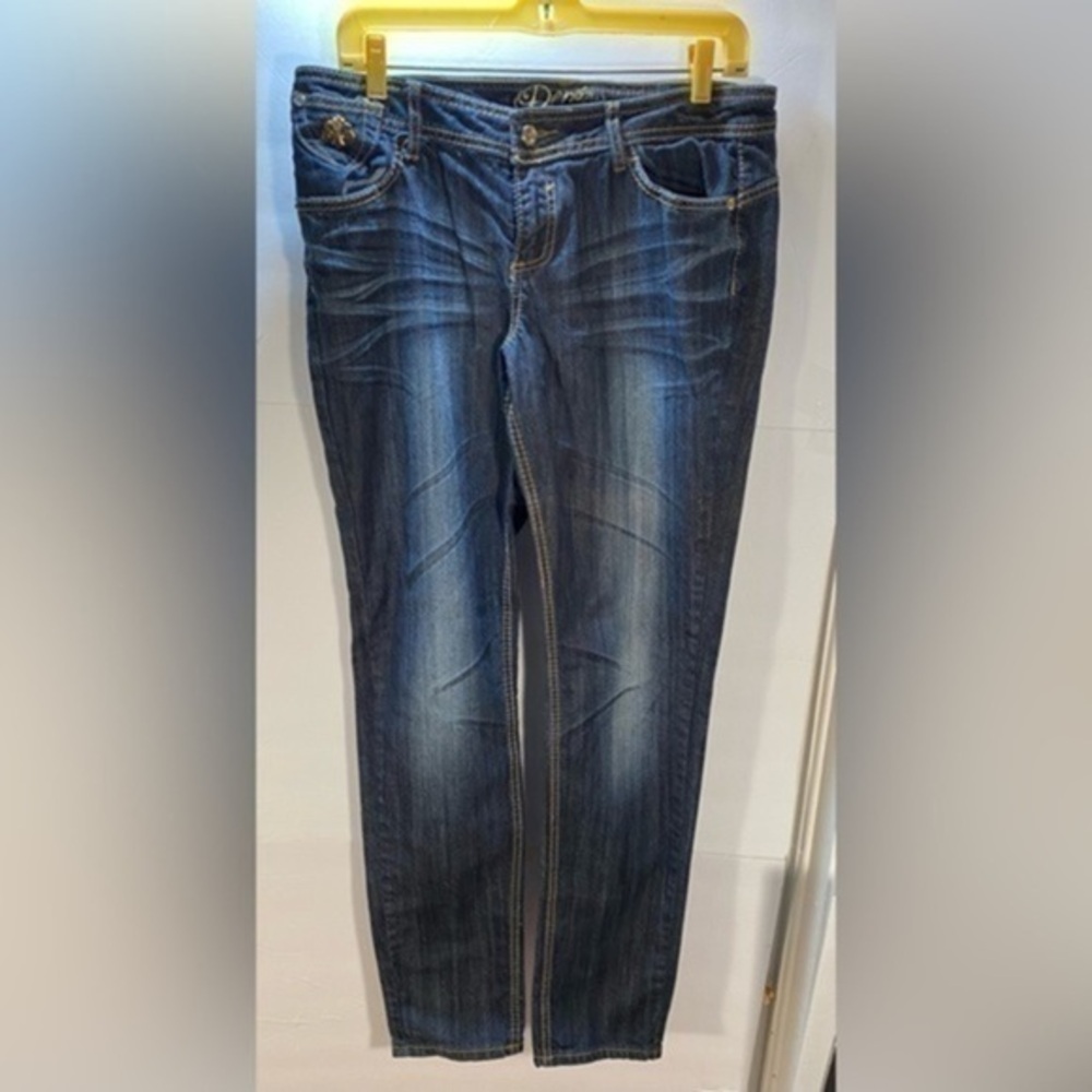 DEREON WOMENS JEANS SIZE LARGE MEASURES (32X34)
